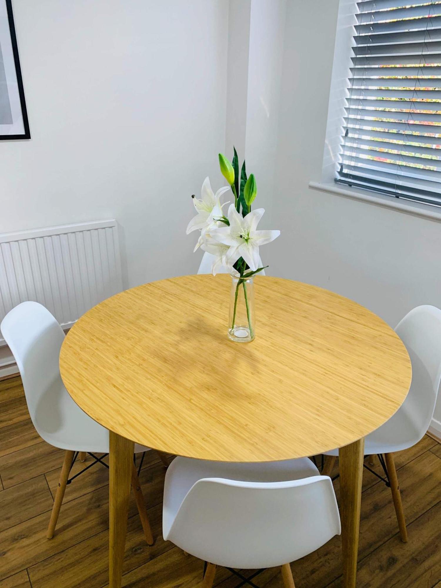 Spacious House, Free Parking & Patio Garden Farnham  Exteriör bild