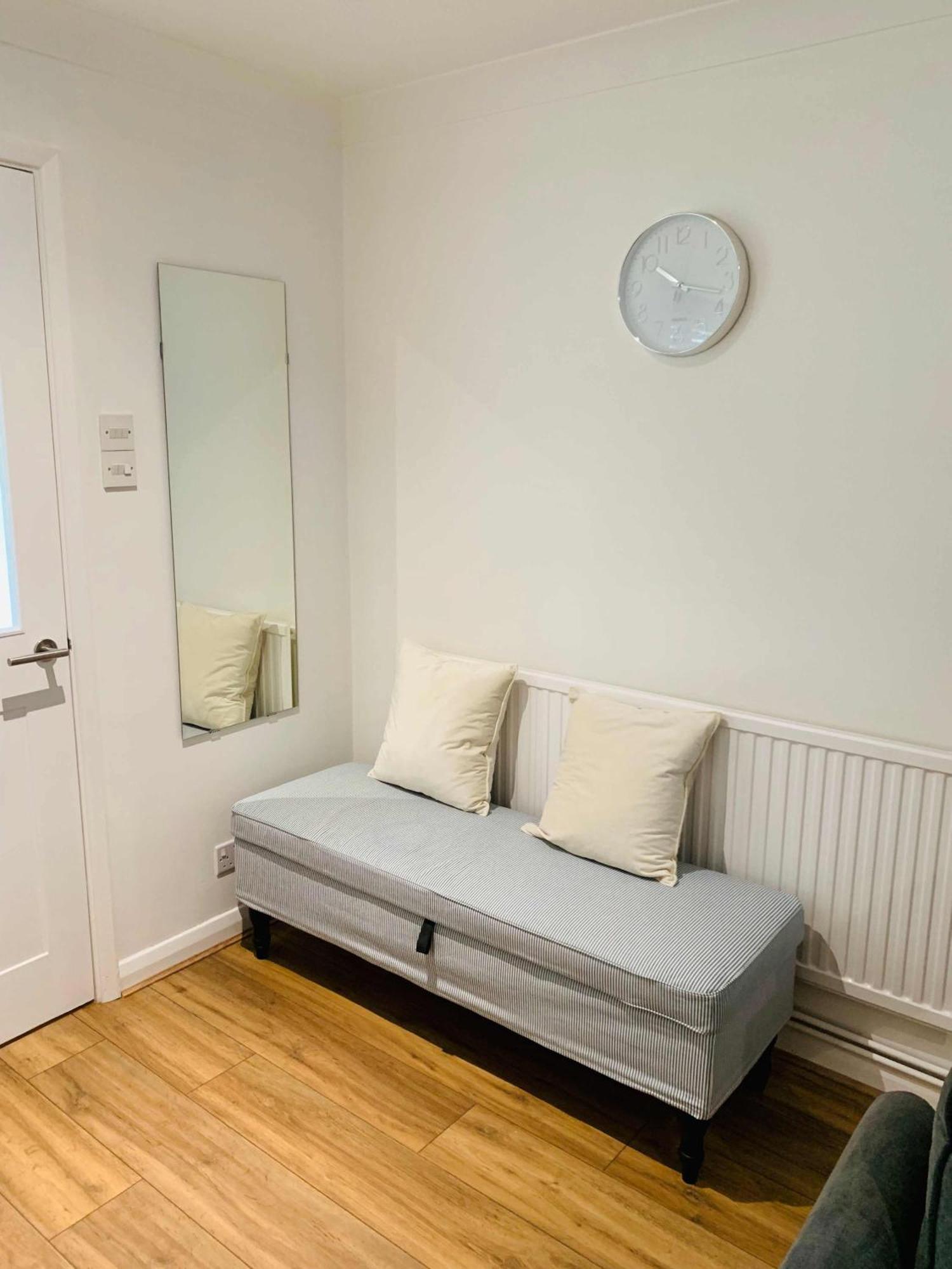 Spacious House, Free Parking & Patio Garden Farnham  Exteriör bild