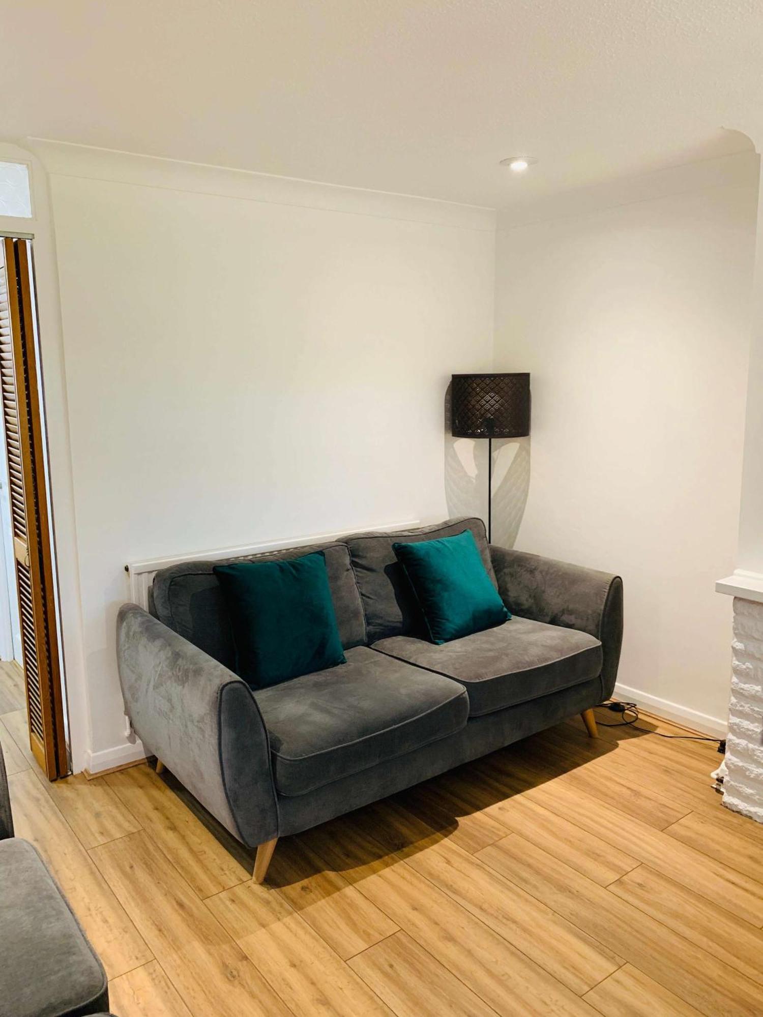 Spacious House, Free Parking & Patio Garden Farnham  Exteriör bild