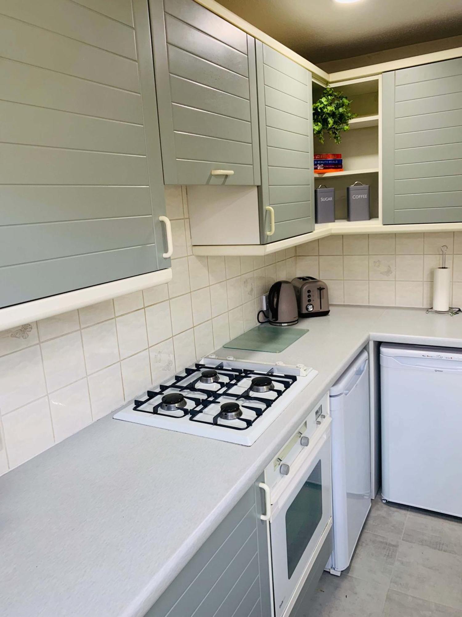 Spacious House, Free Parking & Patio Garden Farnham  Exteriör bild