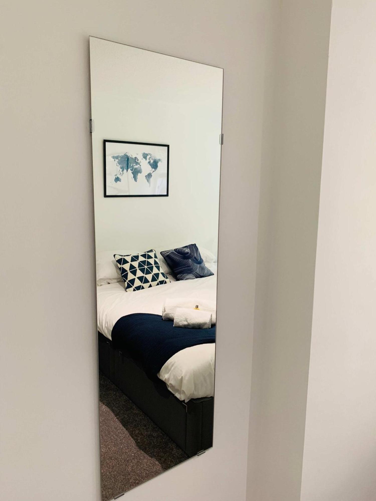 Spacious House, Free Parking & Patio Garden Farnham  Exteriör bild