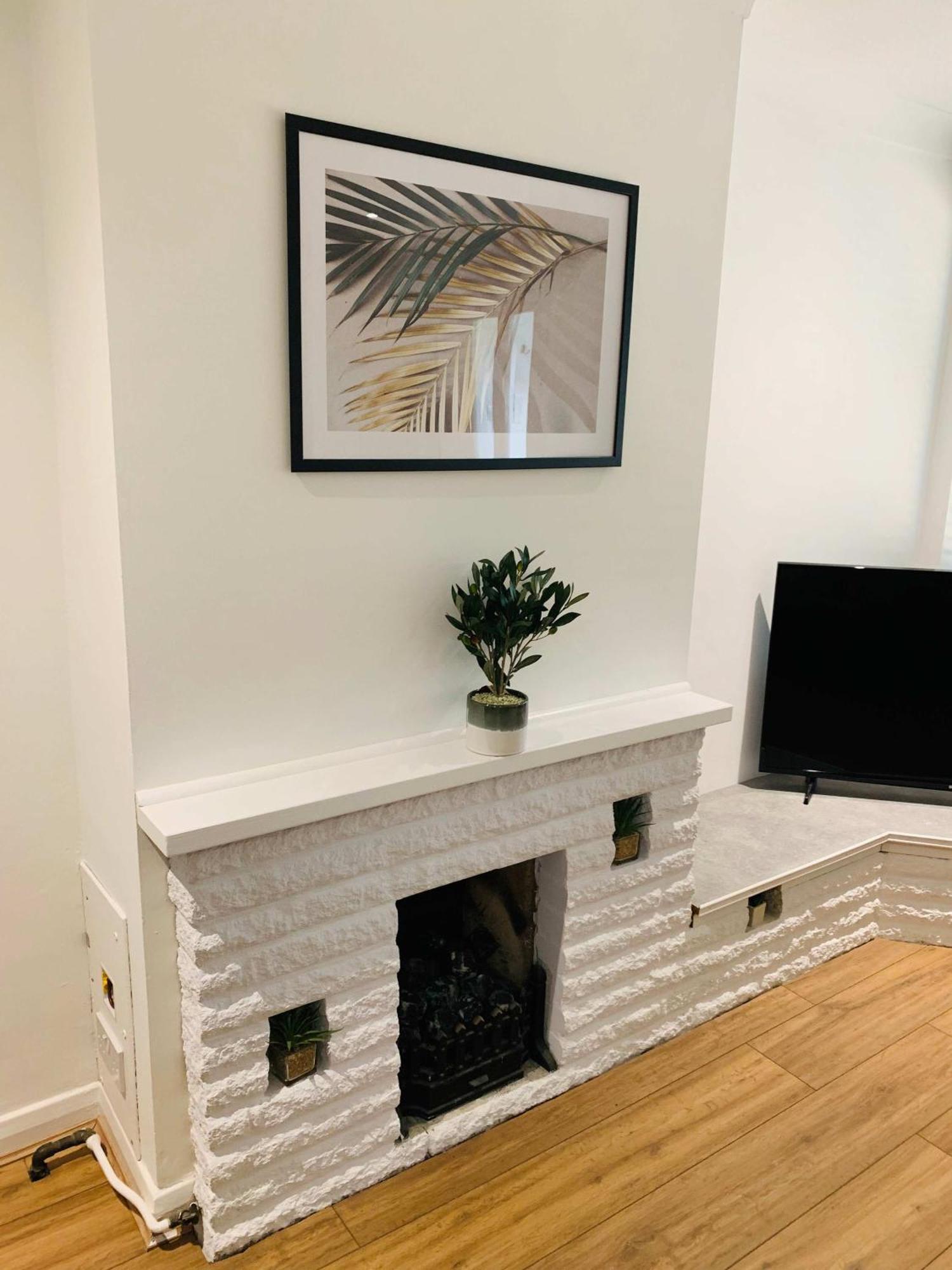 Spacious House, Free Parking & Patio Garden Farnham  Exteriör bild